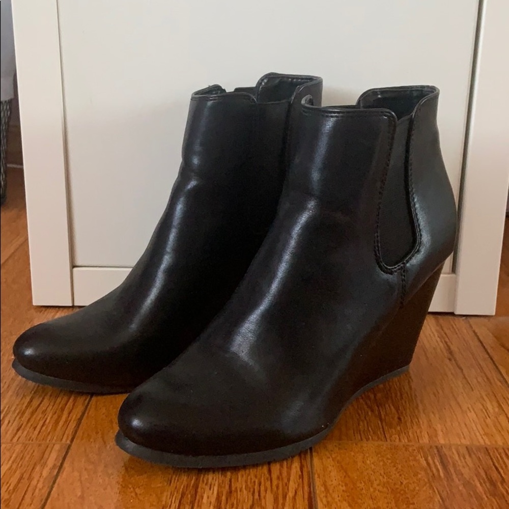 Black wedge boots
